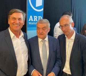 NRW-Landtagswahlen - Andreas Bartsch mit NRW-Innenminister Herbert Reul und dbb NRW-Vorsitzendem Roland Staude